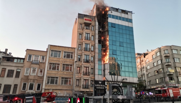 قتلى وجرحى إثر اندلاع حريق فندق في “إسطنبول”