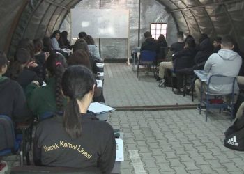 التعليم في الخيام بمدارس  شمال قبرص