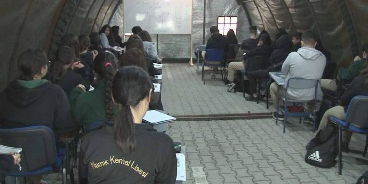 التعليم في الخيام بمدارس شمال قبرص