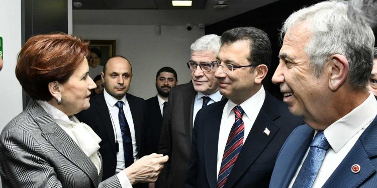 وول ستريت جورنال: المعارضة التركية ملأت فراغًا خلفه الزلازل