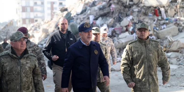 صحفي تركي: لجوء الحكومة للجيش تأخر 36 ساعة بعد الزلزال