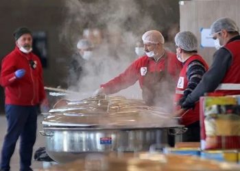 اتهام للهلال الأحمر التركي بتوزيع طعام مسمم!