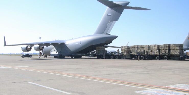 220 طائرة إغاثة من الإمارات إلى تركيا وسوريا 