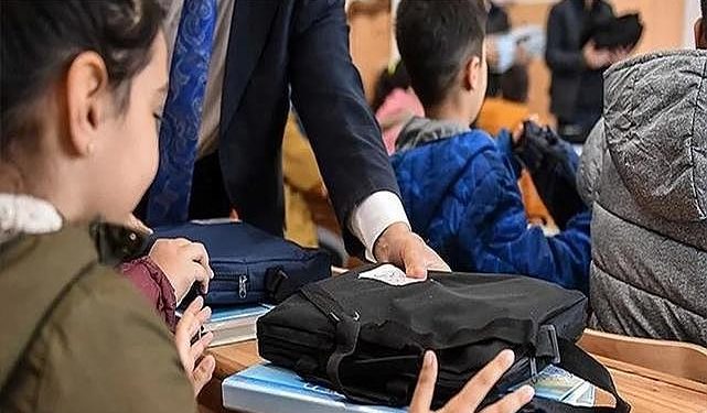 تركيا تكشف عدد الطلاب المنقولين من 10 مدن دمرها الزلزال