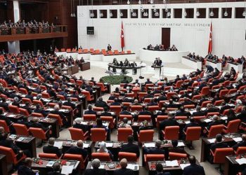 الأتراك يطالبون بمشاركة نسائية واسعة في البرلمان 