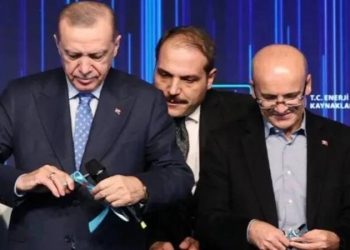 أردوغان يلتقي وزير المالية السابق محمد شيمشاك.. هل يتولى إصلاح ما أفسده؟