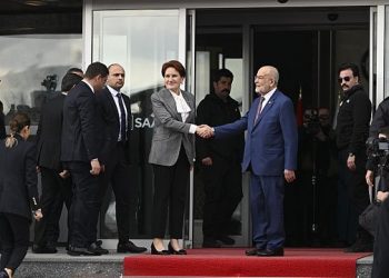 عاجل| كمال كليجدار أوغلو مرشحًا رئاسيًا لتحالف المعارضة التركية