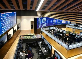 انخفاض عدد المستثمرين في بورصة إسطنبول