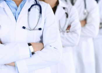 700 طبيبًا تركيًا يتخذون إجراءات السفر إلى الخارج 