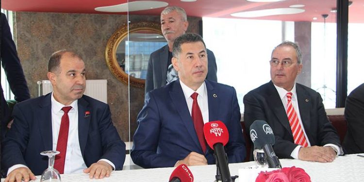 مرشح رئاسي تركي: مرسومي الأول إعادة اللاجئين