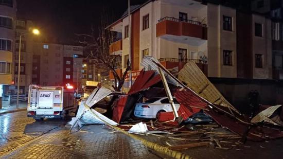 أمطار وعواصف تتسبّب بالكوارث في تركيا