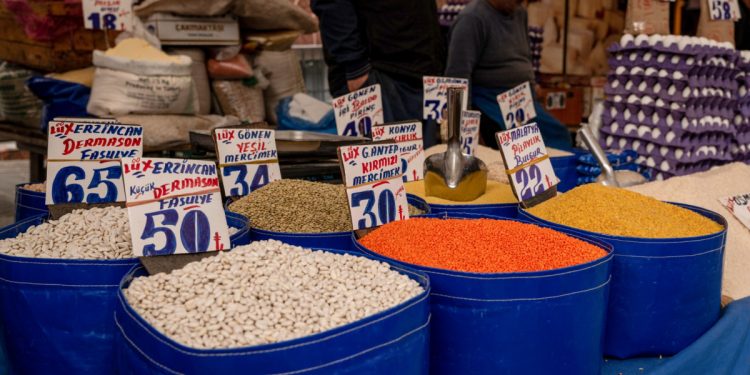 ارتفاع التضخم النقدي في تركيا على أساس شهري