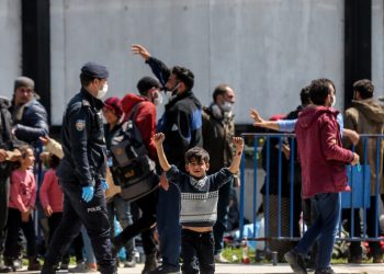 تقرير: تركيا تطلق النار على اللاجئين السوريين