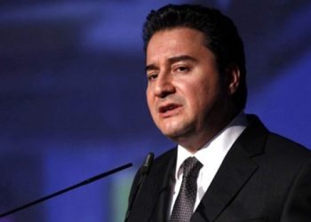 باباجان: أردوغان يحاول التستر على إهمال حكومته خلال الزلزال 