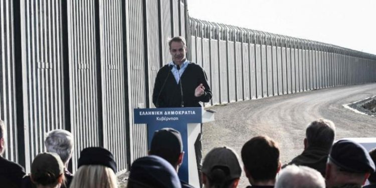 اليونان تطلب تمويلًا أوروبيًا للجدار العازل مع تركيا