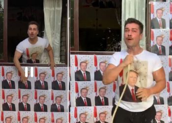 مؤثر تركي: أردوغان يستحق النبوة! (فيديو)