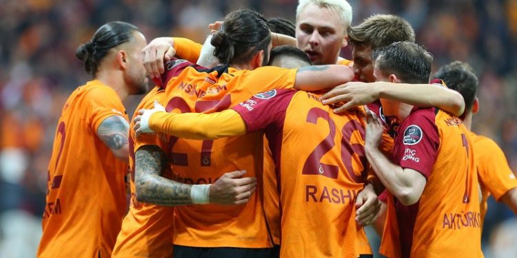 جالطة سراي يفوز على باشاك شهير