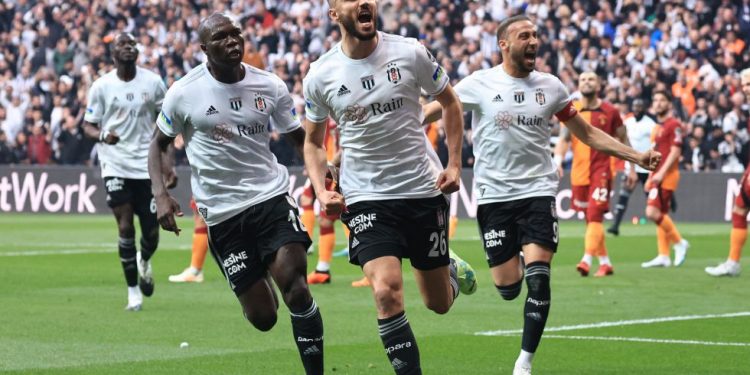 ديربي إسطنبول.. بشكتاش يفوز على جالطة سراي بـ3 أهداف