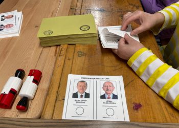 غلق صناديق الاقتراع في تركيا وانطلاق عمليات الفرز