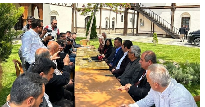 برلماني تركي يطالب بالتحقيق في اتهامات حكومة العدالة والتنمية بالفساد