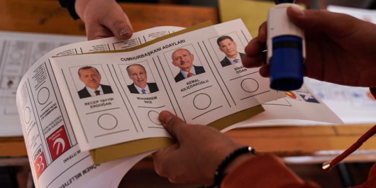 وكالة الأناضول تخفض أصوات أردوغان إلى أقل من 50 %