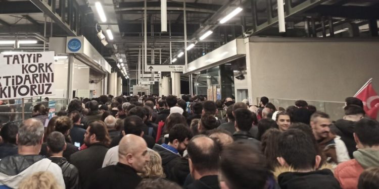 تركيا.. عقاب جماعي للمشاركين بمؤتمر المعارضة في إسطنبول