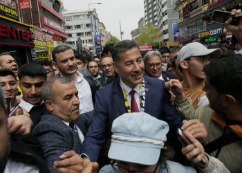 المرشح الرئاسي “سنان أوغان” يدلي بصوته في “أنقرة”