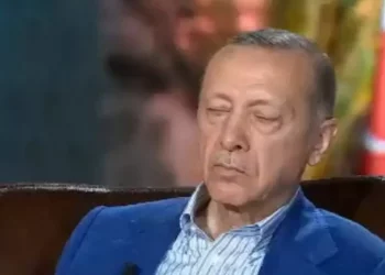 أردوغان ينام خلال بث مباشر! 