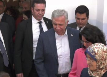 رئيس بلدية أنقرة: تركيا بحاجة للتغيير