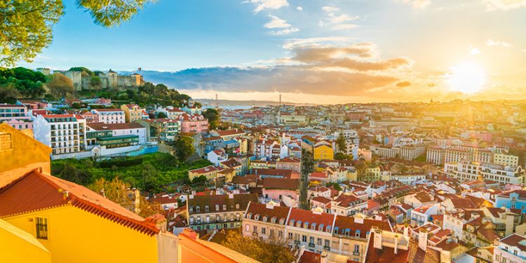 أتراك يبيعون منازلهم في إسطنبول لشراء أخرى في البرتغال