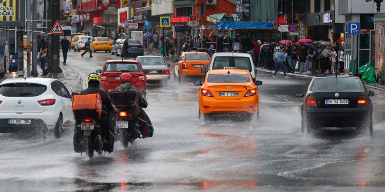 تحذيرات من عواصف رعدية في أنقرة