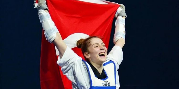 العداءة التركية مروة دينسيل تصبح بطلة العالم