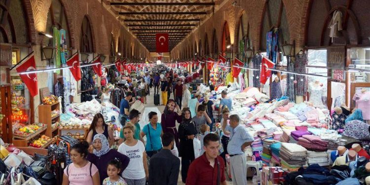 برلماني: الأسرة التركية تستقبل العيد بحزن