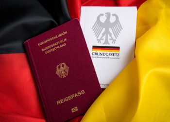 ألمانيا تدافع عن اتهاما برفض منح الأتراك تأشيرات شنجن