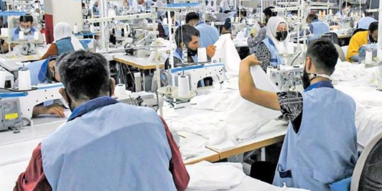 تركيا.. الحد الأدنى للأجور يثير أزمة بقطاع الملابس الجاهزة