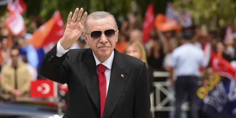 أردوغان: حظًا سعيدًا لوزير المالية.. هل ترفع تركيا الفائدة؟