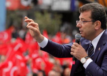 صحفي تركي: عمدة إسطنبول يسعى لرئاسة حزب الشعب الجمهوري