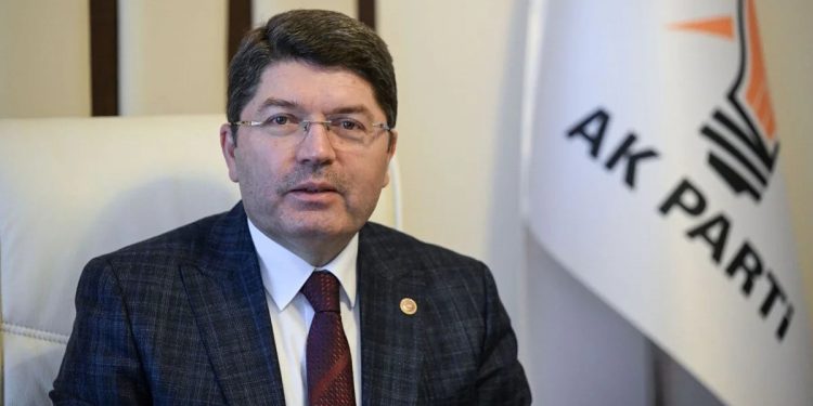 وزير العدل الجديد: تركيا تستحق دستورًا جديدًا