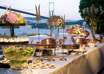 فَنُّ إعداد مائدة جذابة على الطريقة التركية