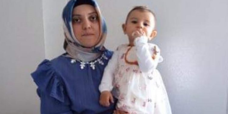 تركيا.. رضيعة تدخل السجن مع والديها بتهمة الانتماء لحركة الخدمة