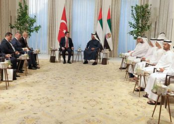 نائب أردوغان ووزير المالية يلتقيان رئيس الإمارات