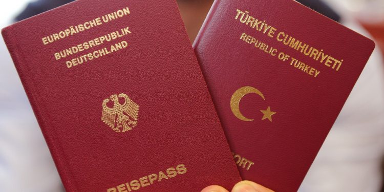 الأتراك يسابقون السوريين في الحصول على الجنسية الألمانية  