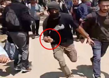 لاجئون أتراك على الحدود اليونانية يتعرضون لهجوم بالسكاكين