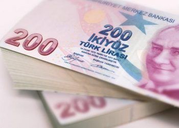 الفيننشال تايمز: الليرة التركية تحتاج لقرارات اقتصادية حاسمة