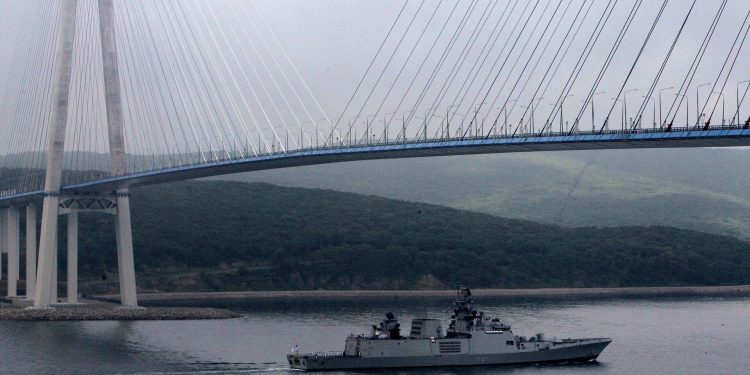 احتفالات مهرجان كابوتاج توقف حركة السفن في مضيق البوسفور