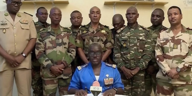 جيش النيجر يؤيد عزل الرئيس محمد بازوم