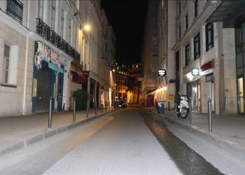 حظر تجوال ليلي في 10 بلديات فرنسية