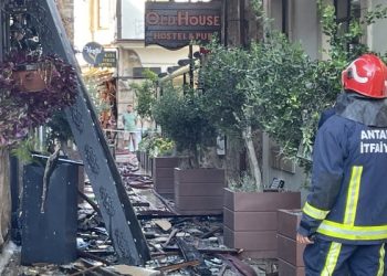 مصرع سائحان لبنانيان بحريق فندق في أنطاليا