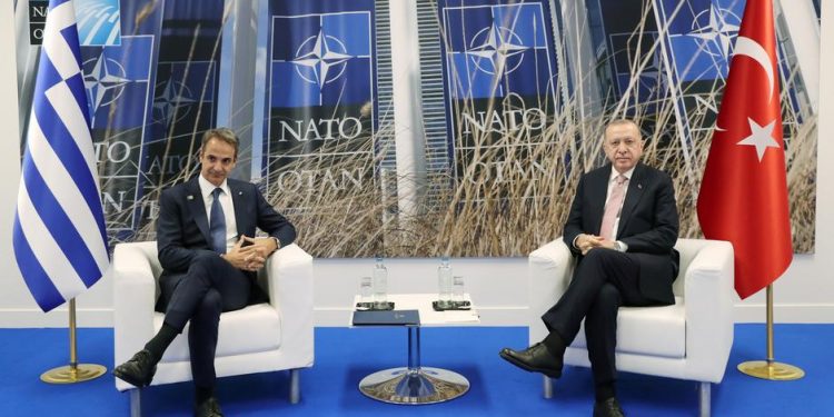أردوغان يلتقي رئيس وزراء اليونان على هامش قمة الناتو