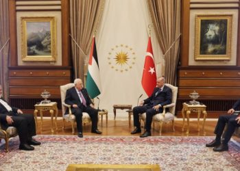 محمود عباس واسماعيل هنية يلتقيان بالرئيس التركي في أنقرة